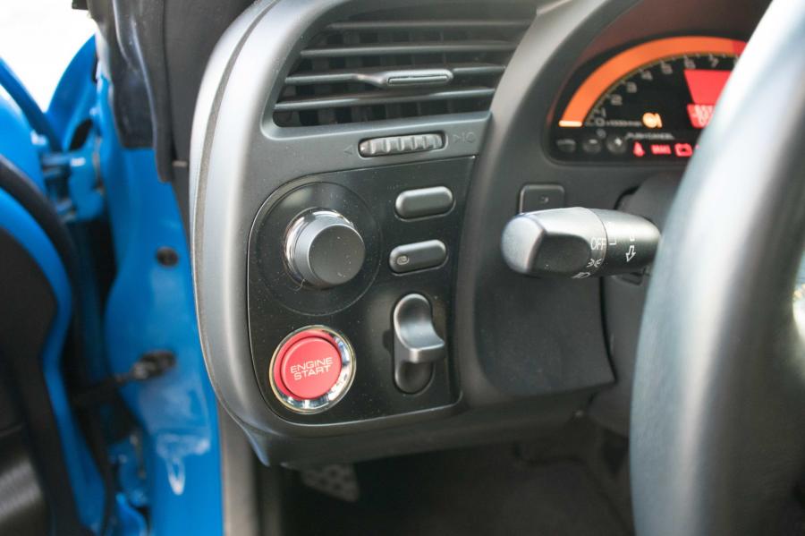Детали интерьера Honda S2000 CR (AP2) 2008 года  (фото 96 из 180)